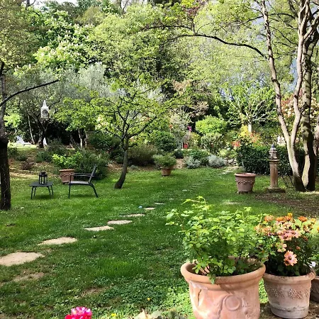 Roumanille Bed and Breakfast 3*
