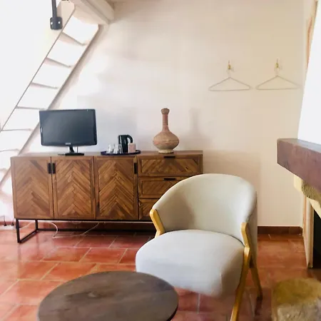 Bed and Breakfast Roumanille 3*